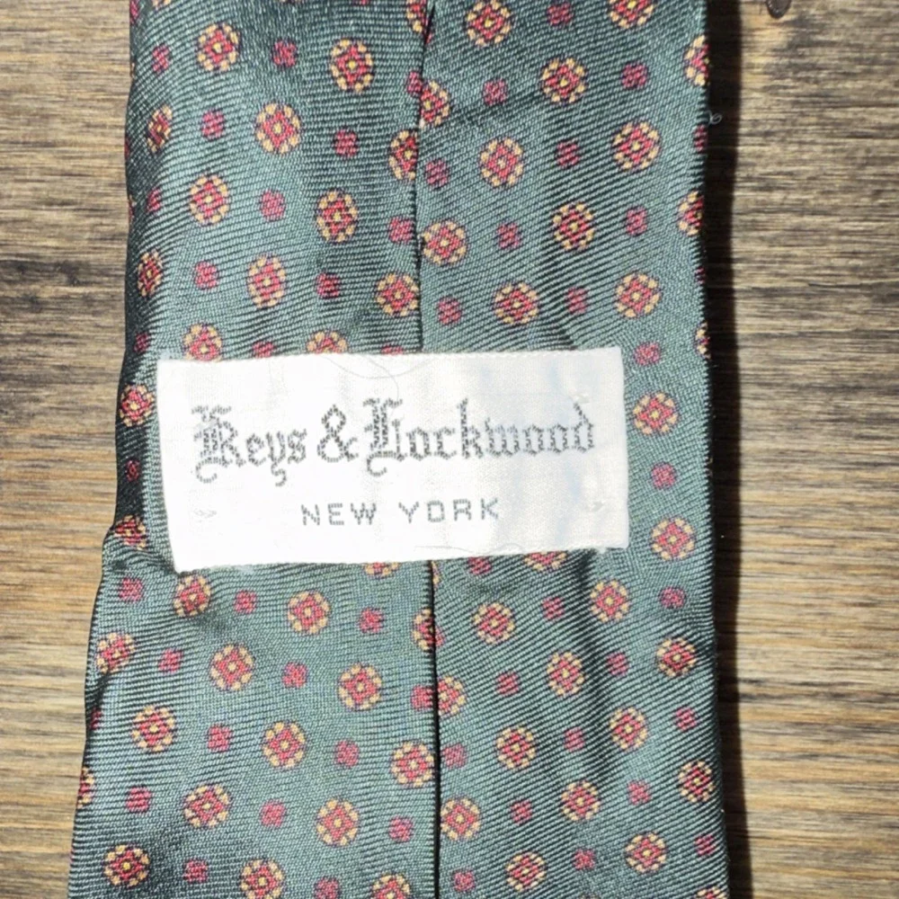 Vintage Keys & Lockwood Pure Silk Men's Tie: Hand Sewn Geometric